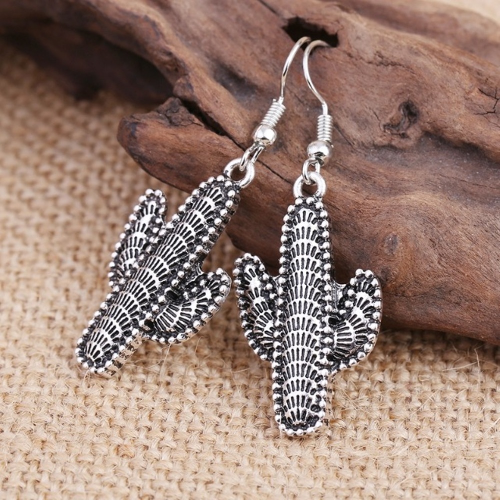 Cactus Vintage Inspired Western Cowgirl Earrings - Picture 3 of 5
